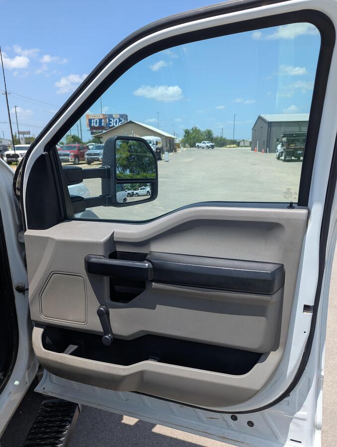 2017 Ford F550-13
