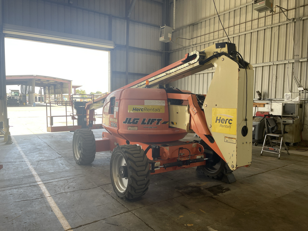 2017 JLG 600A-4