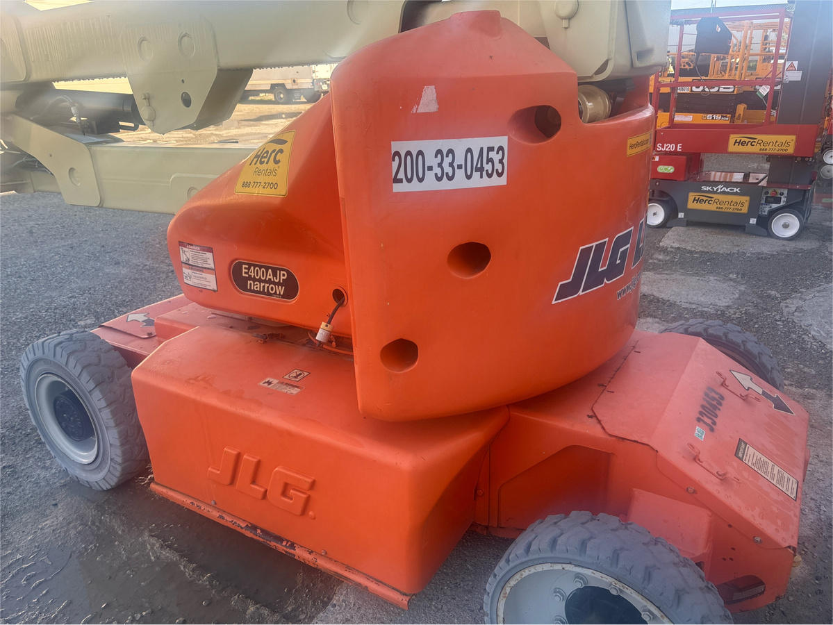 2013 JLG E400AJPN-8