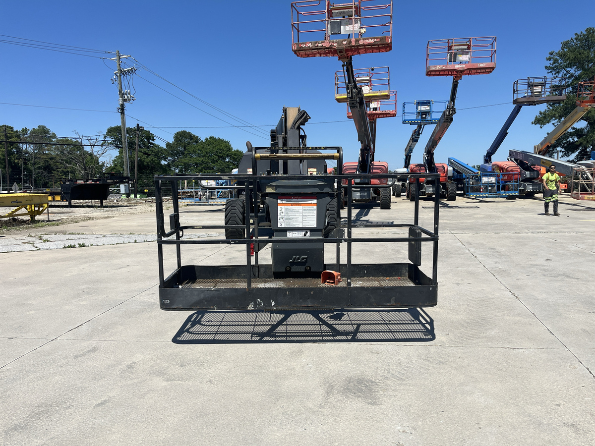 2018 JLG 800AJ-2