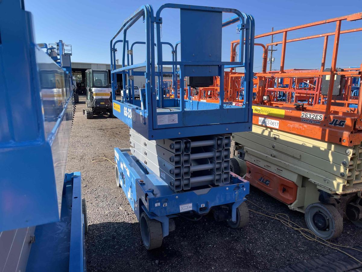 2019 Genie GS-3246