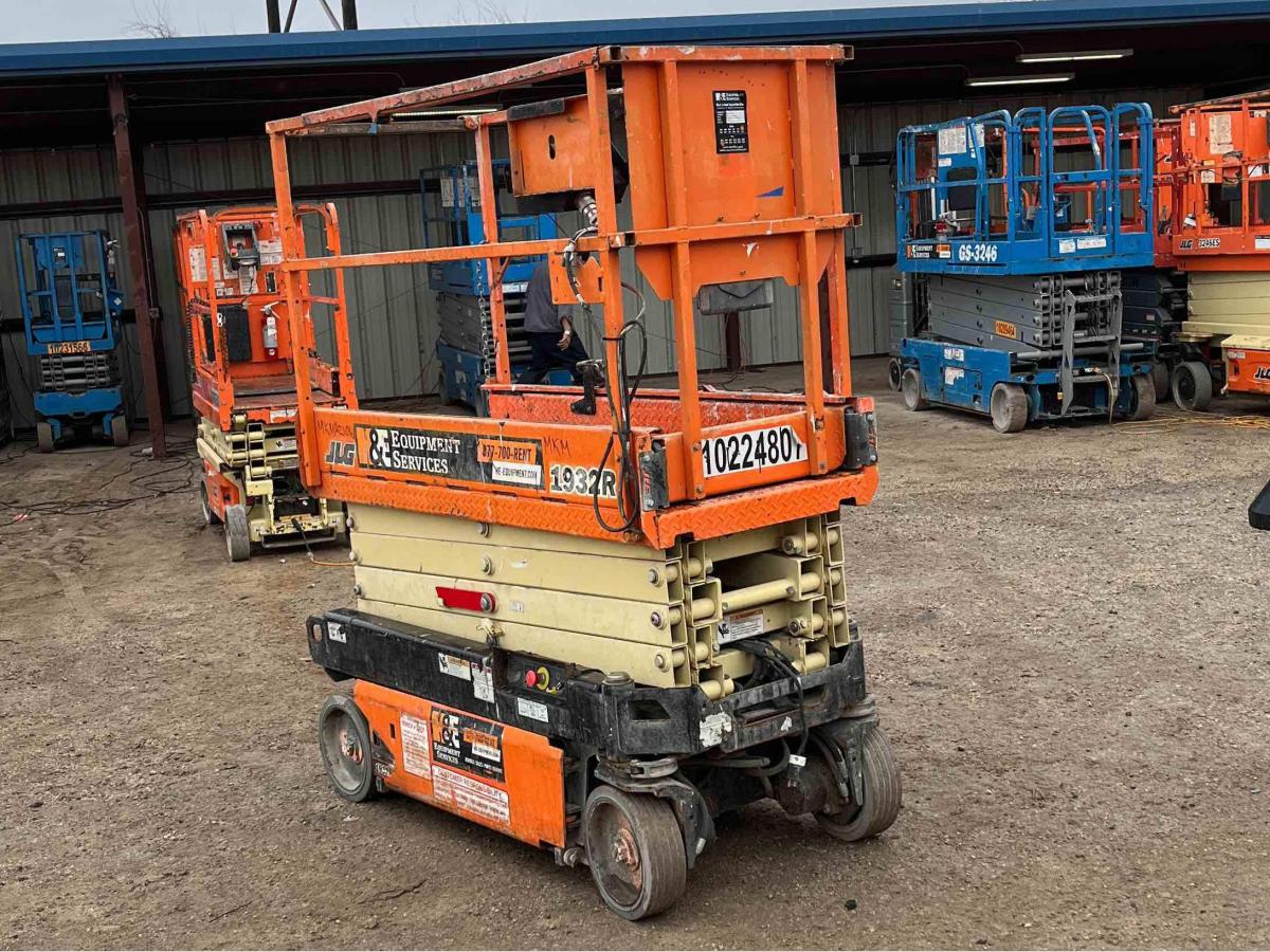2017 JLG 1932R