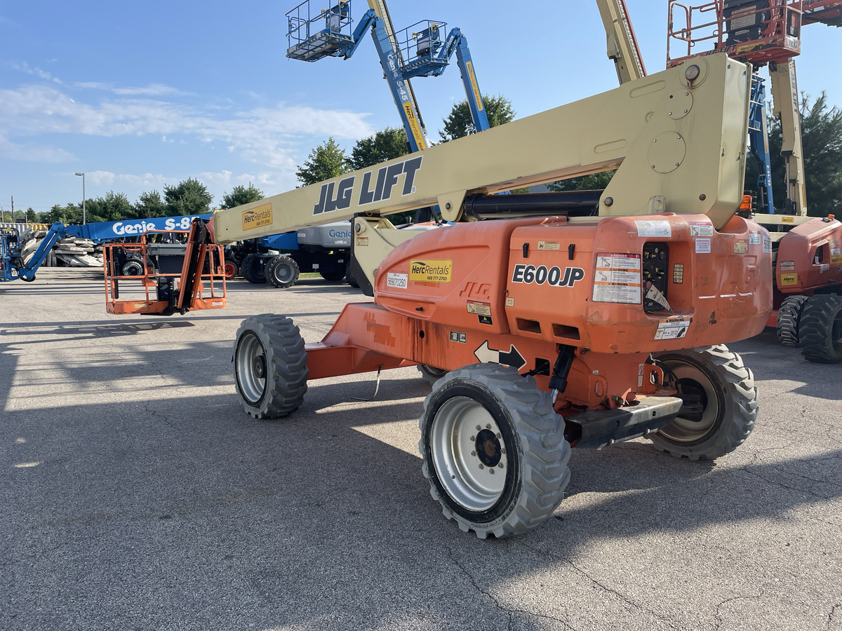 2013 JLG E600JP