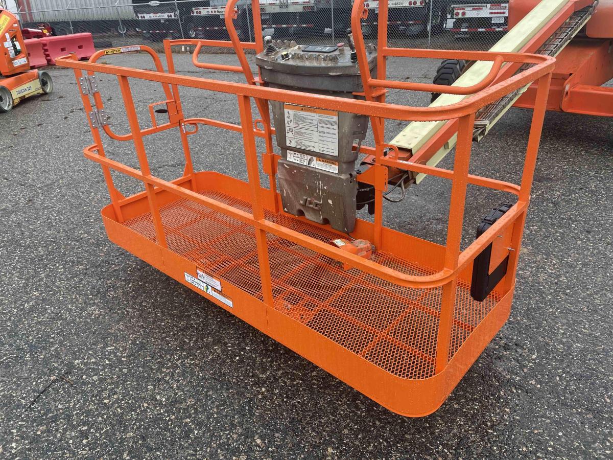 2013 JLG 400S
