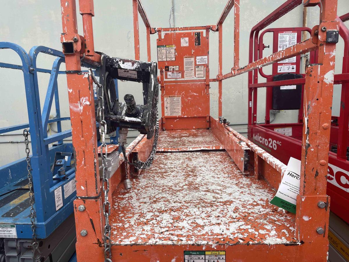 2017 JLG 2632ES