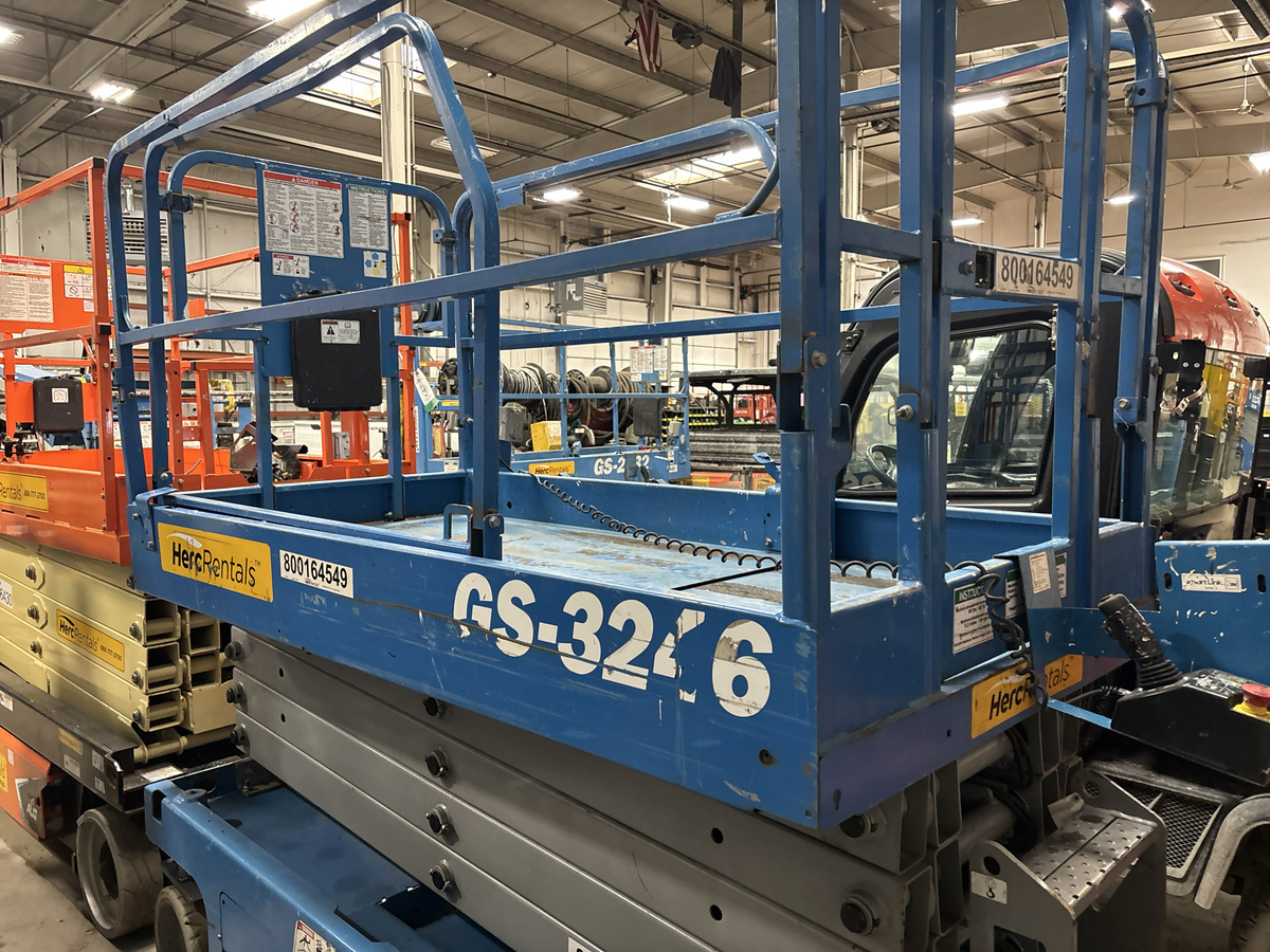 2017 Genie GS-3246-3