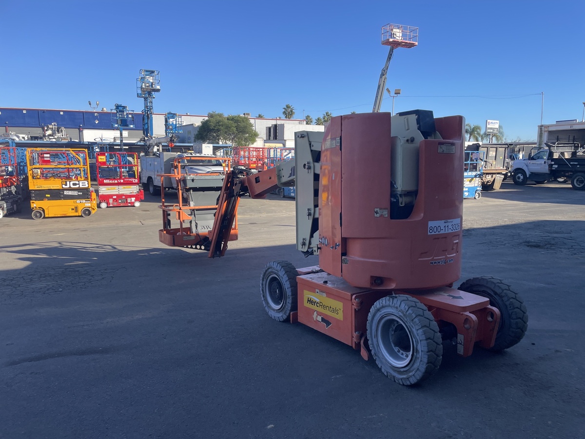 2016 JLG E300AJP-4