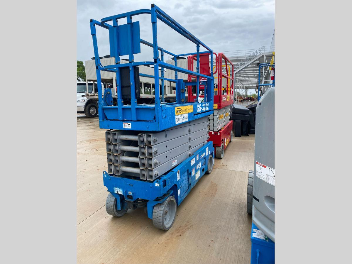 2017 Genie GS-3232