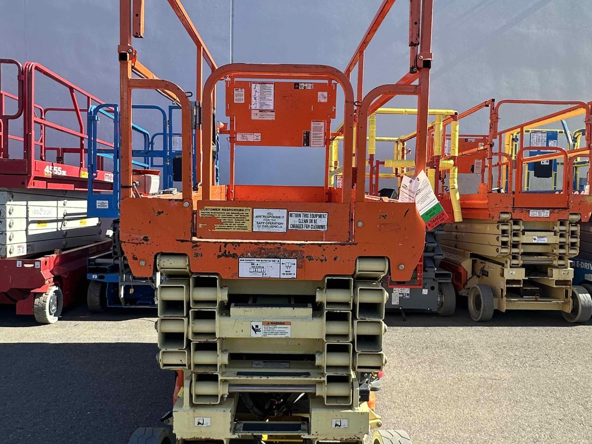 2017 JLG 2646ES