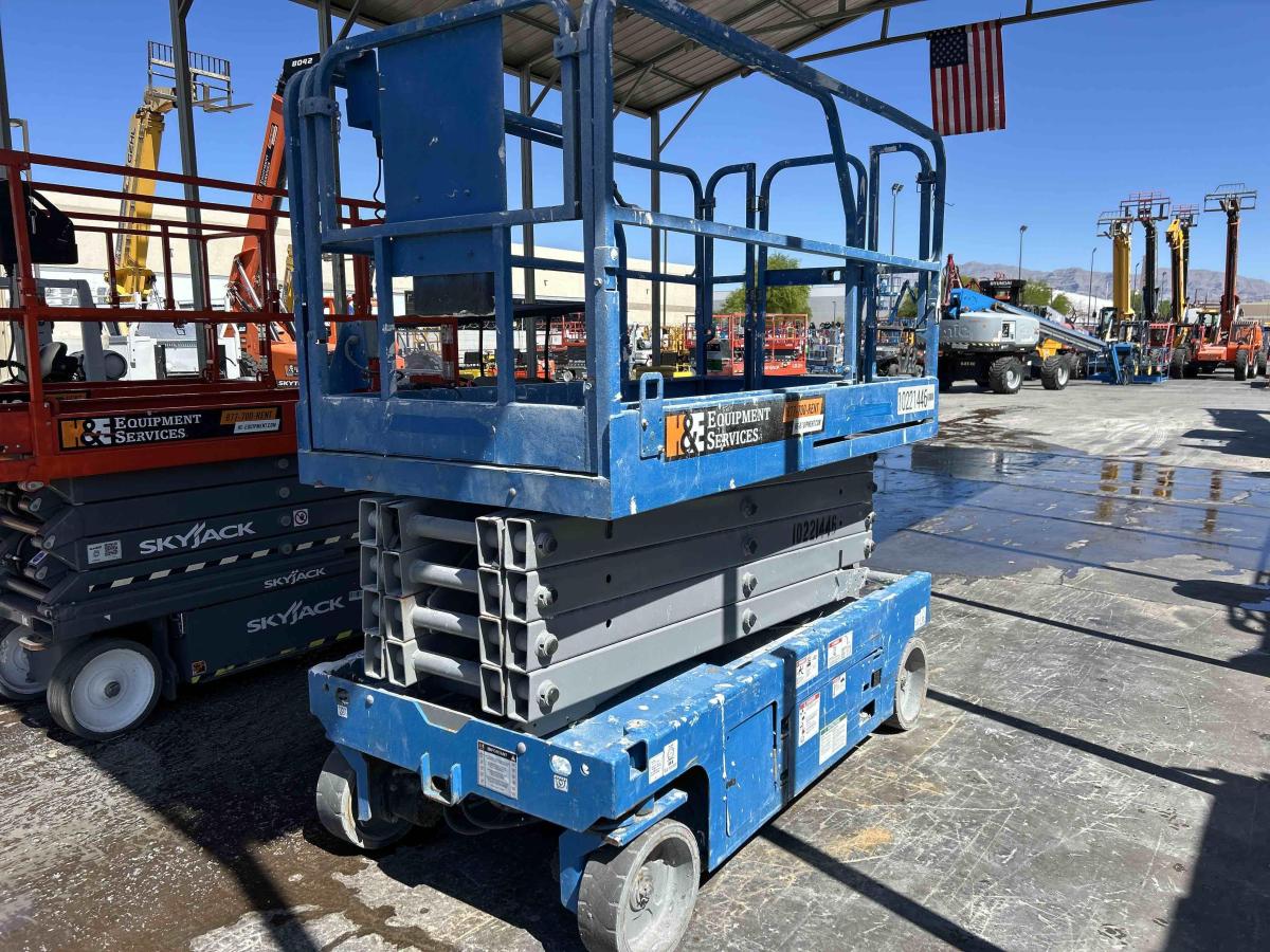 2017 Genie GS-3246