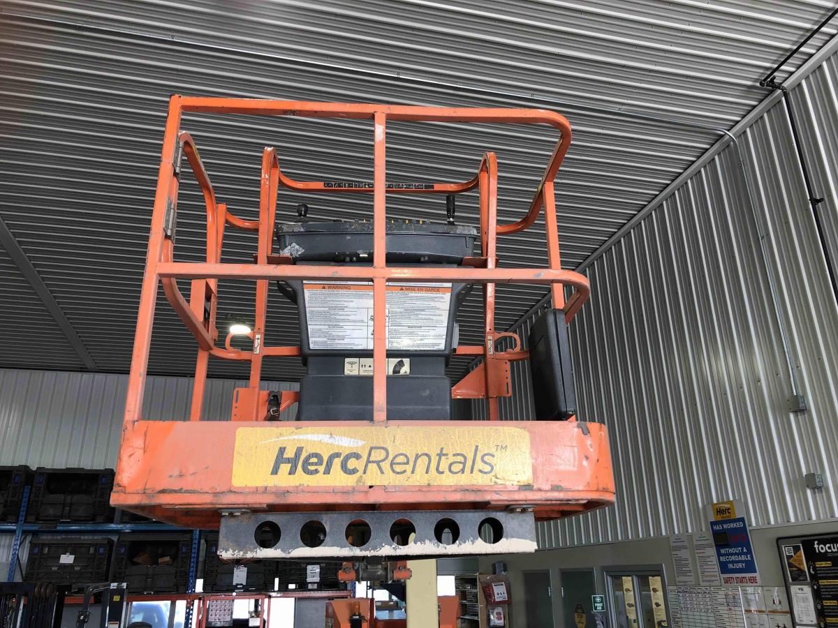 2015 JLG E300AJP