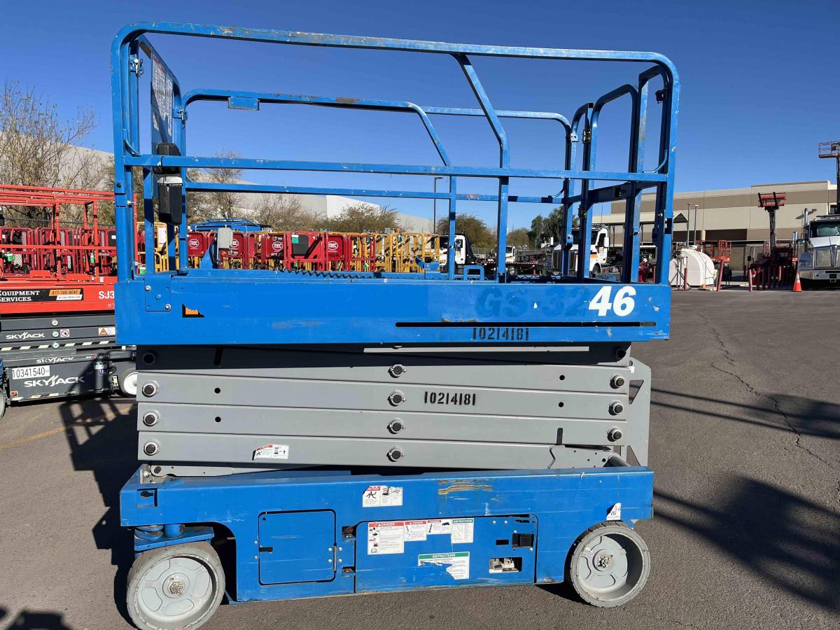 2017 Genie GS-3246
