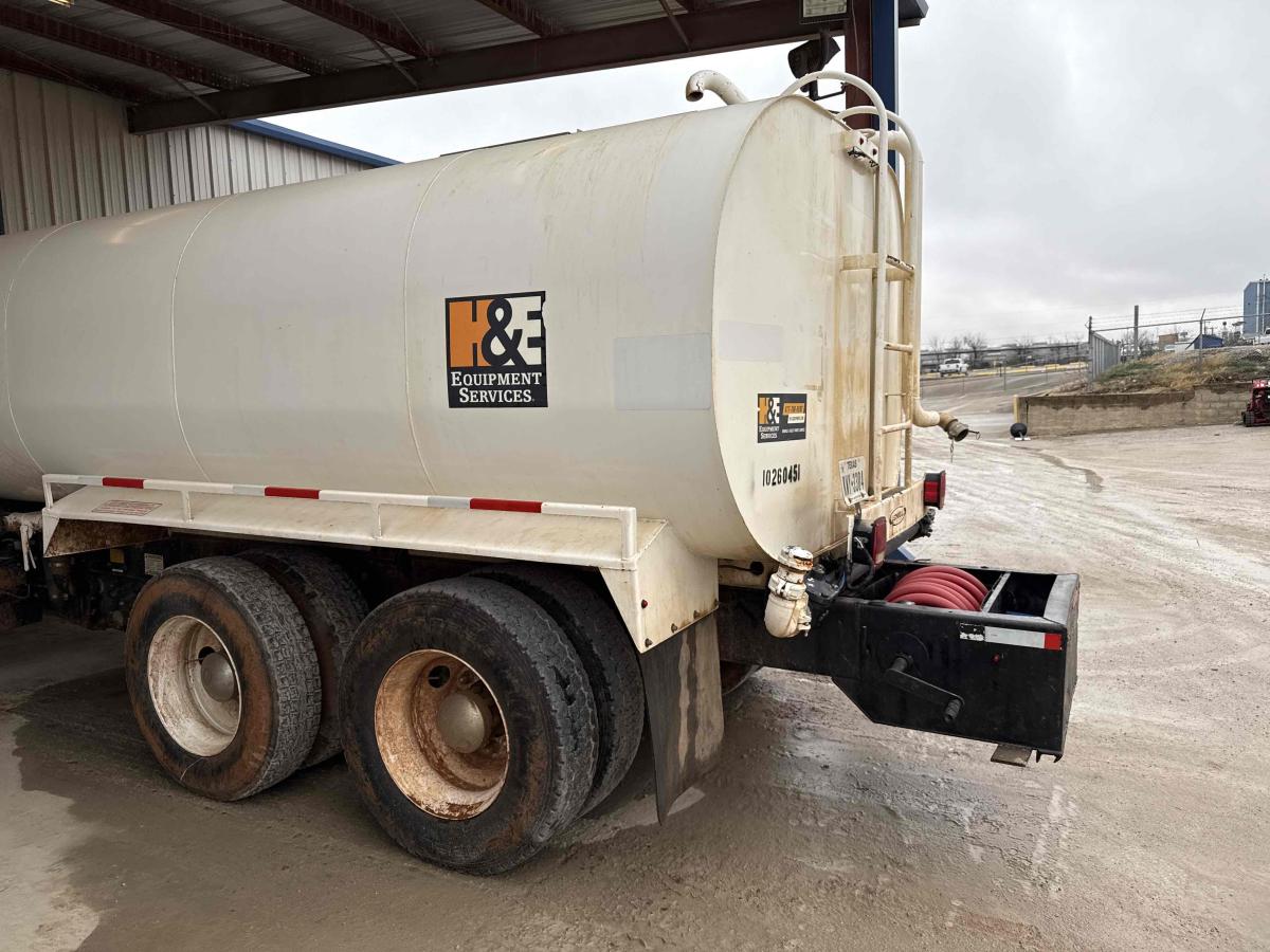 2017 Freightliner M2106-4