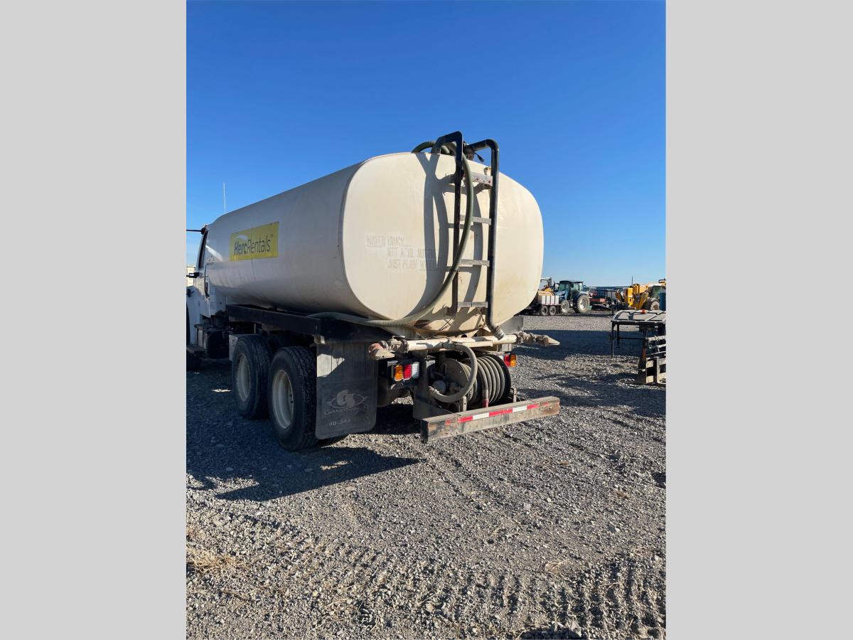 2017 Freightliner M2106
