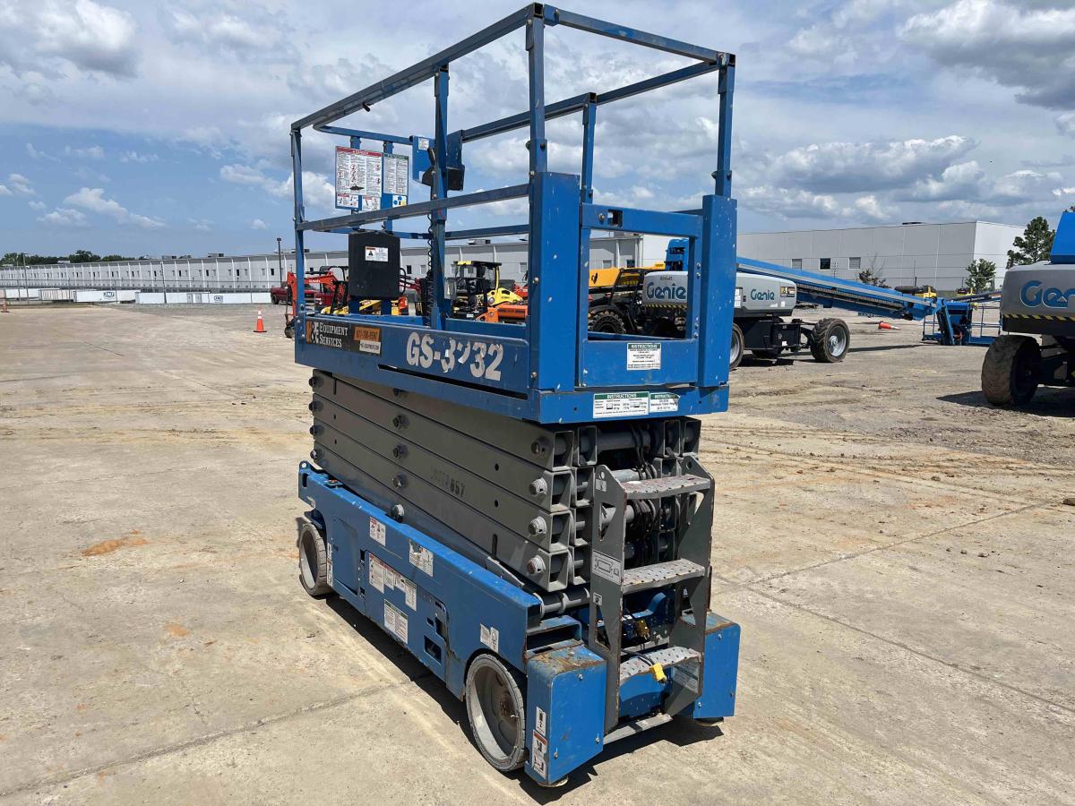 2017 Genie GS-3232