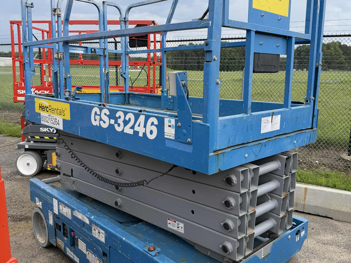 2018 Genie GS-3246