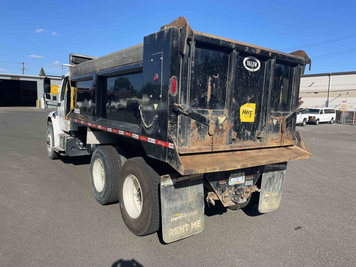 2018 Freightliner M2106-13