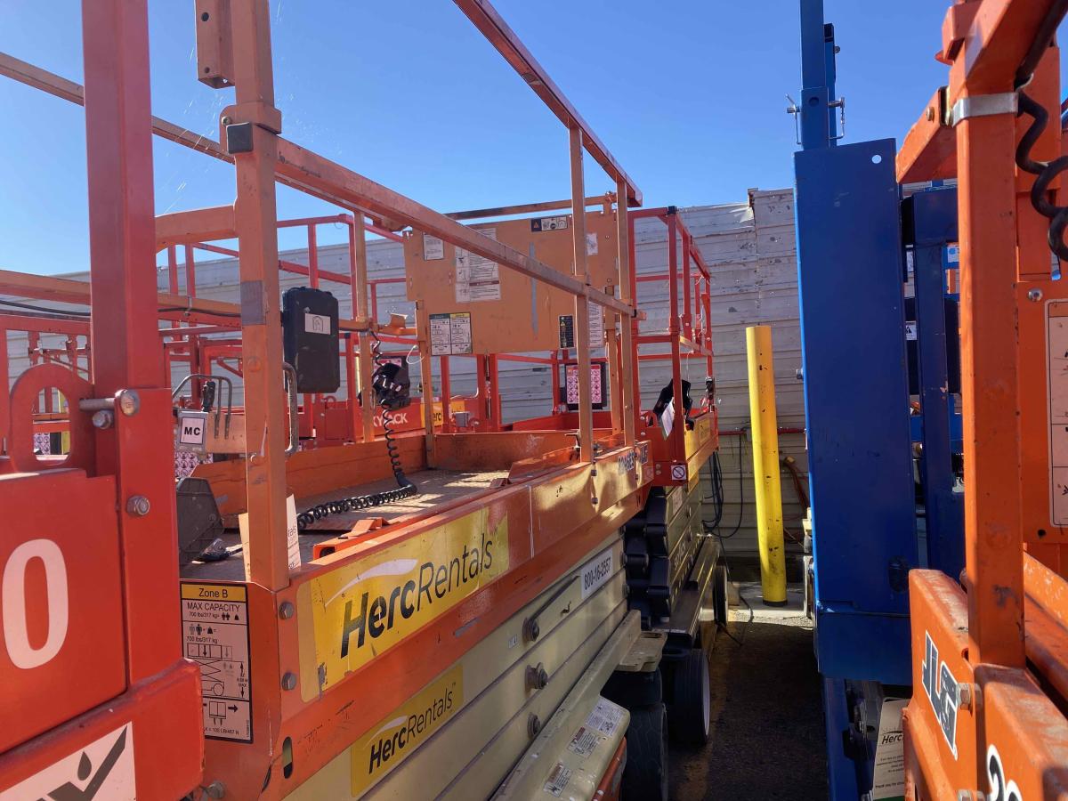 2017 JLG 3246ES
