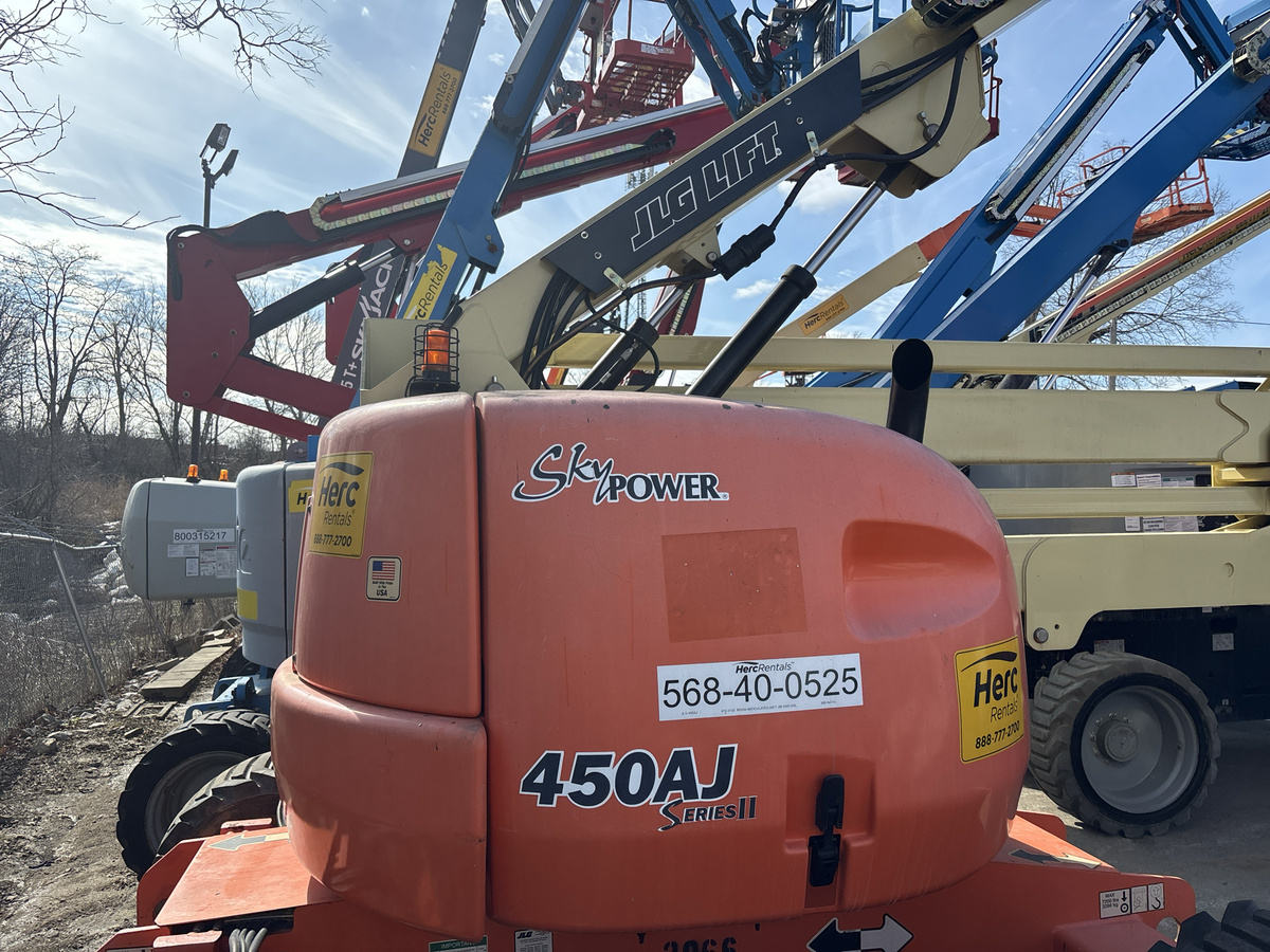 2013 JLG 450AJ-2