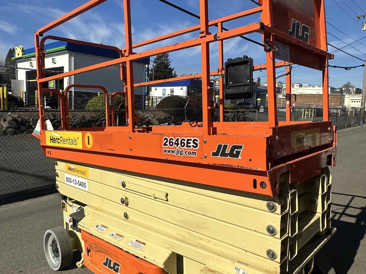 2017 JLG 2646ES