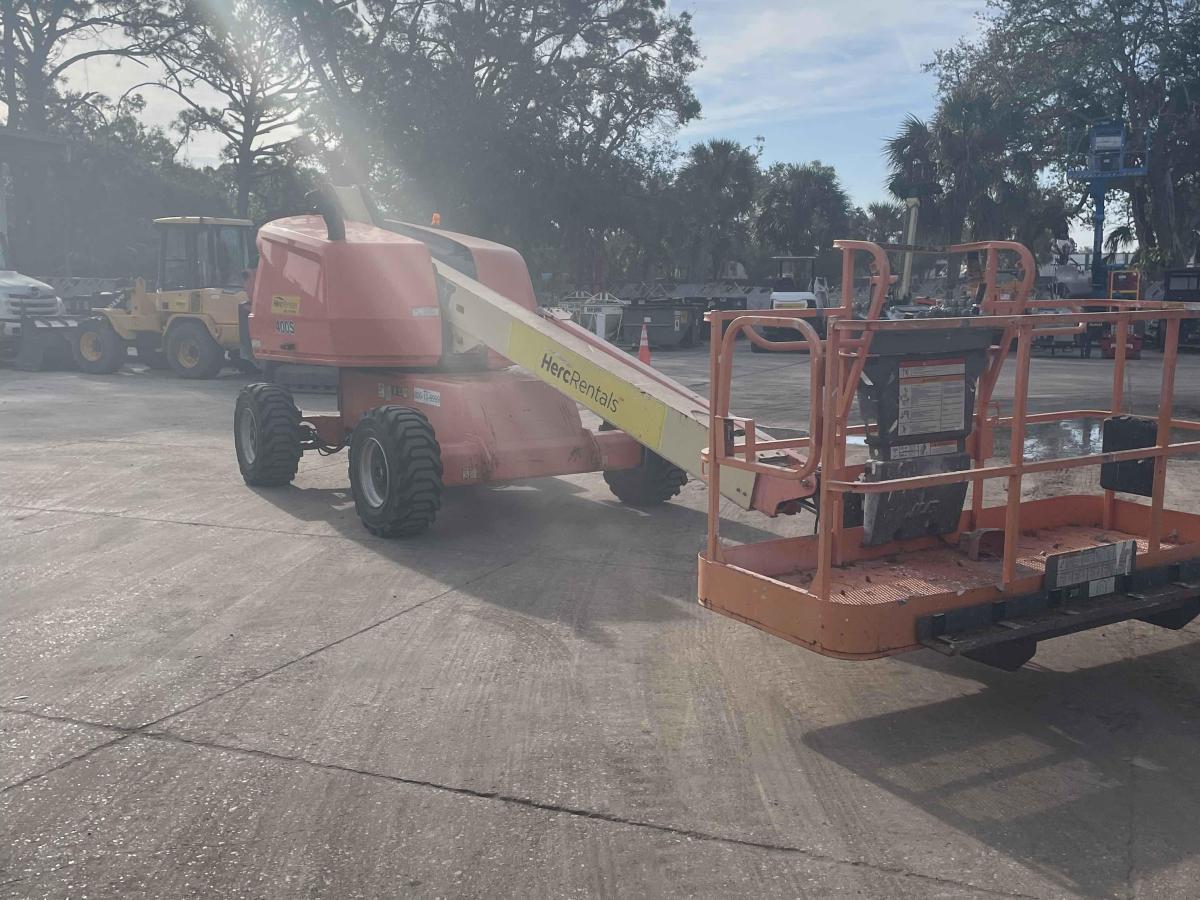 2016 JLG 400S