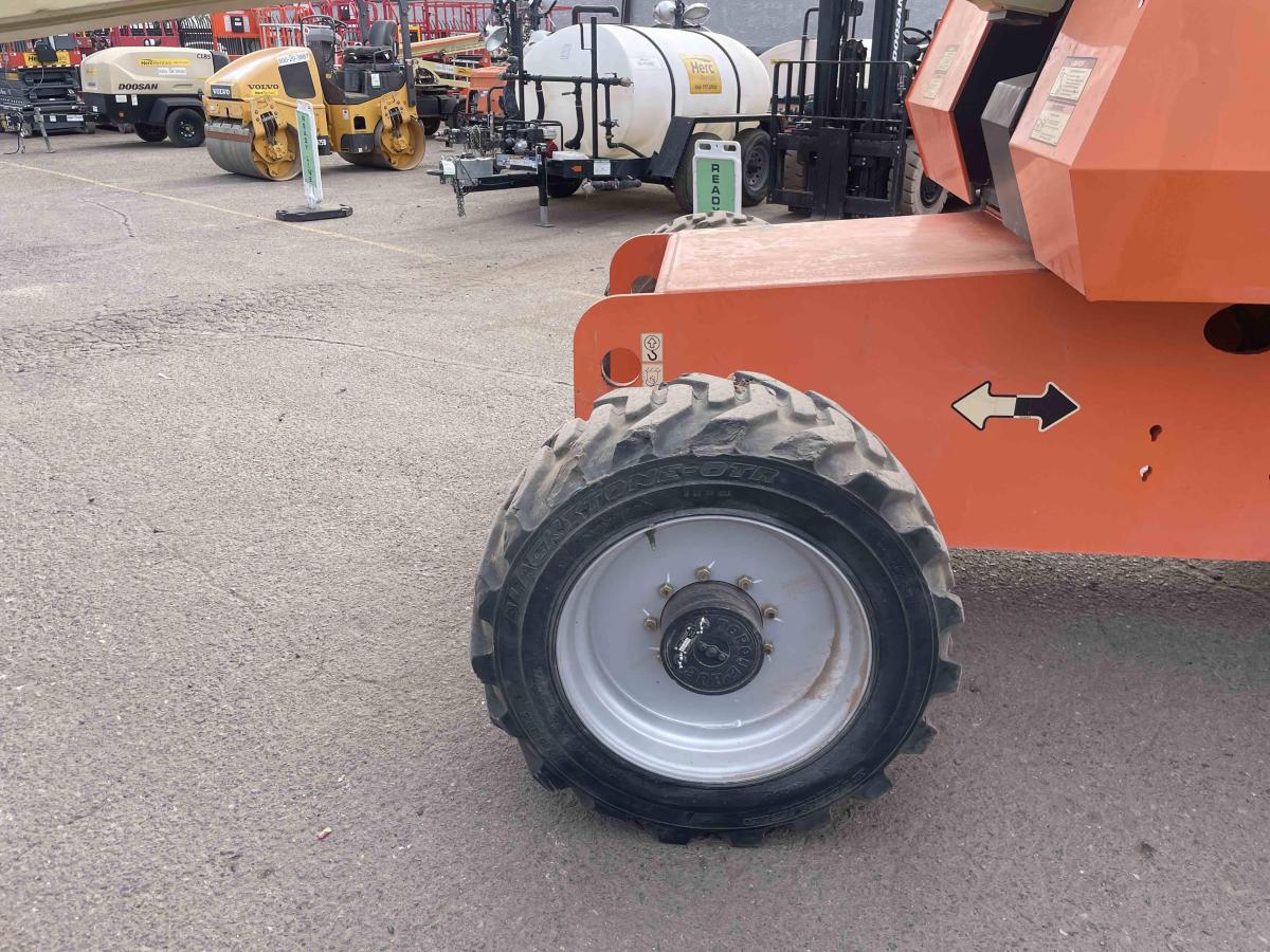 2017 JLG 660SJ