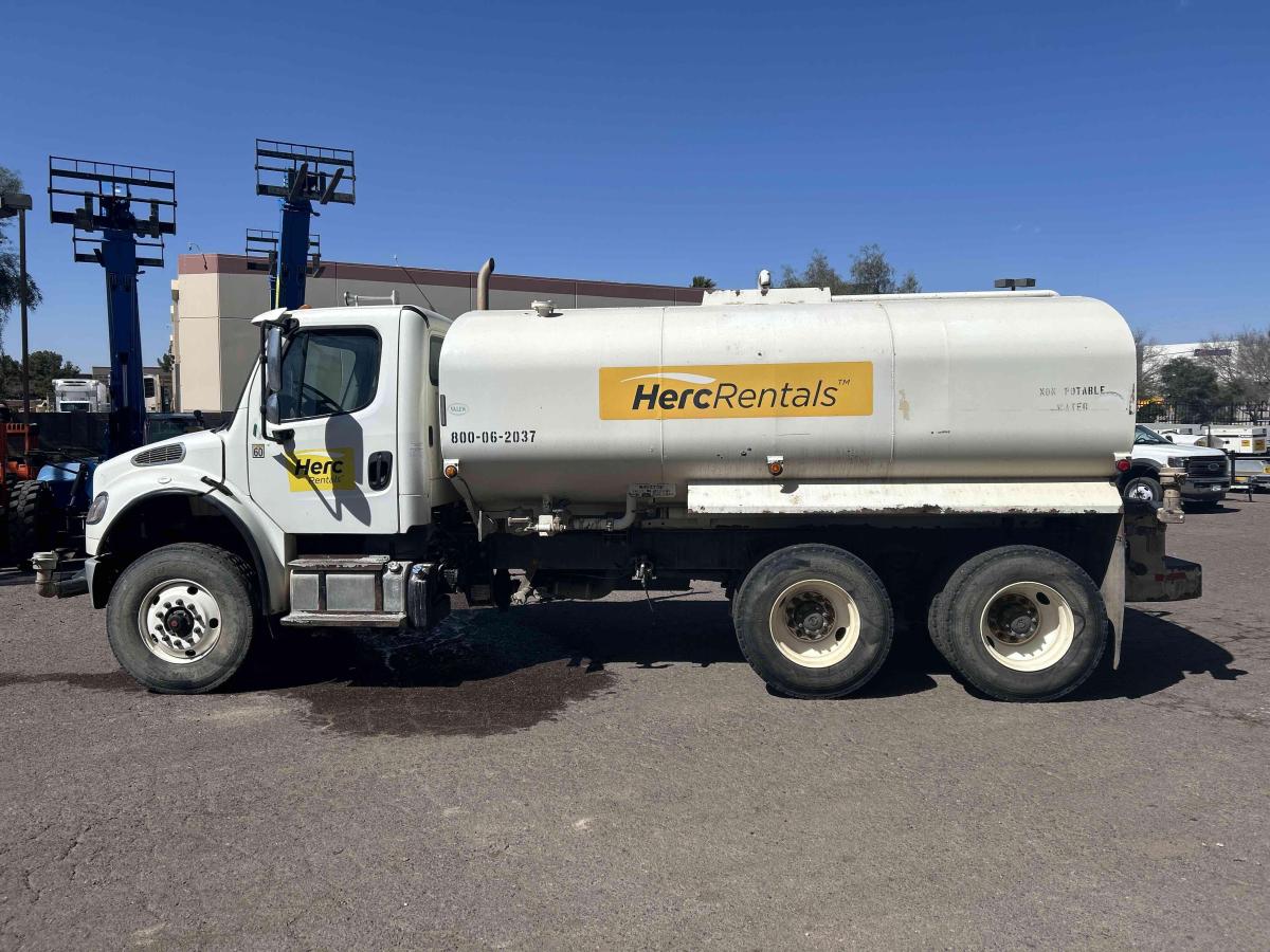2016 Freightliner M2106