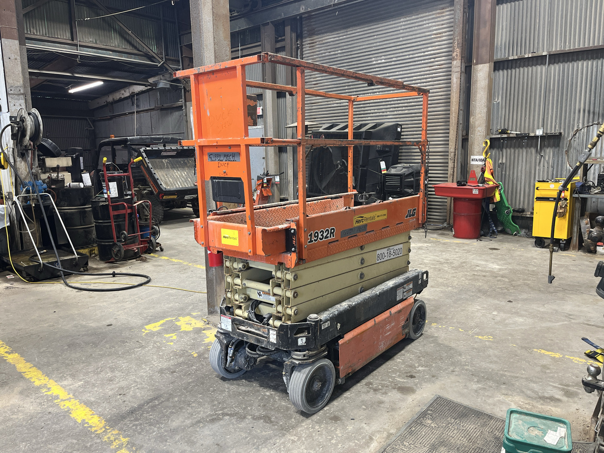 2017 JLG 1932R