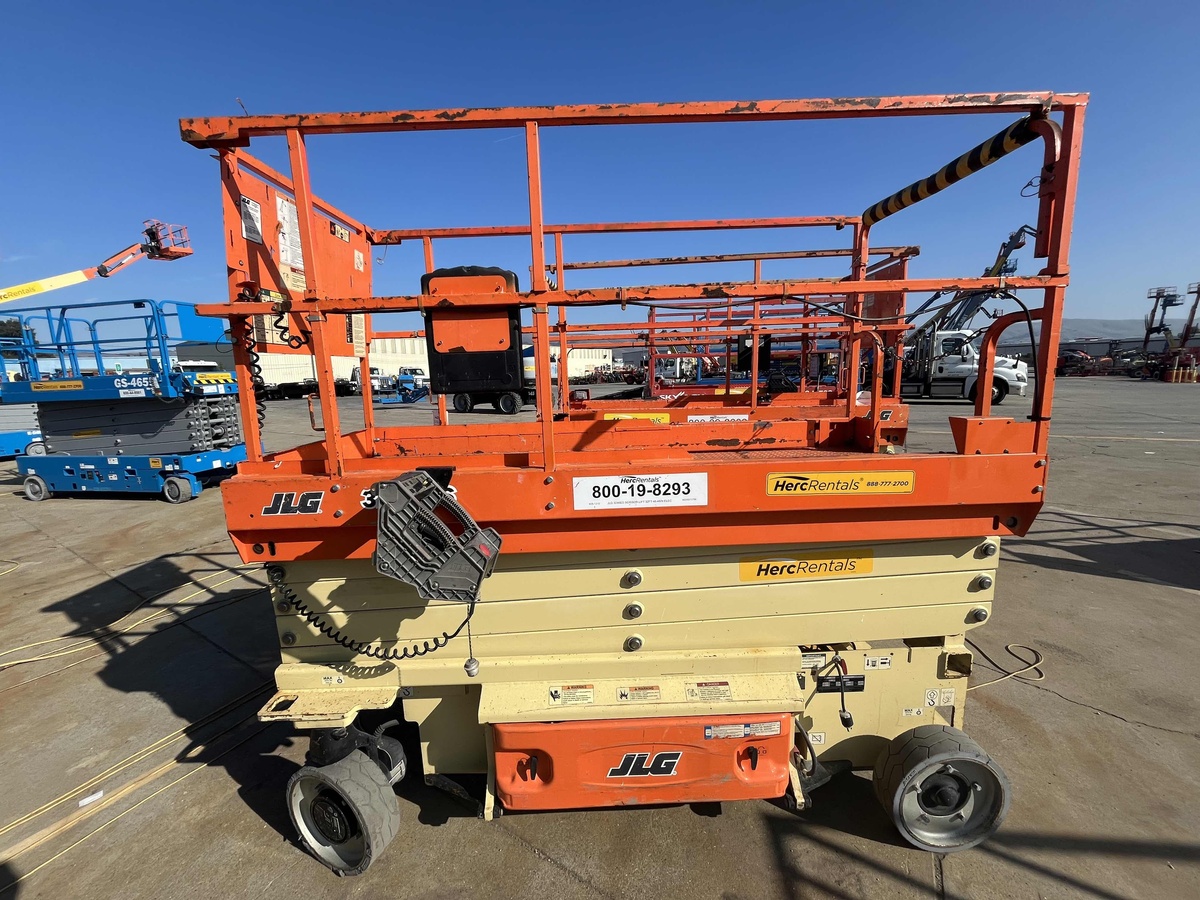 2018 JLG 3246ES