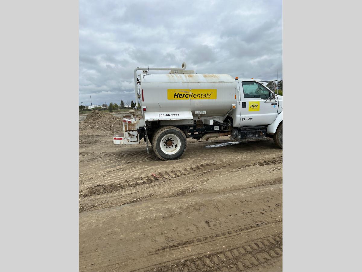 2015 Ford F750-1