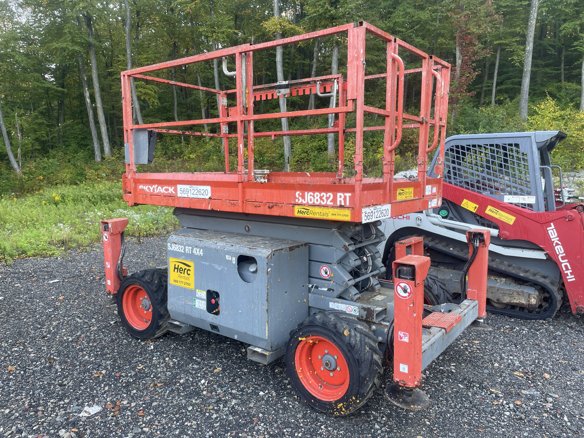 2018 Skyjack SJ-6832RT