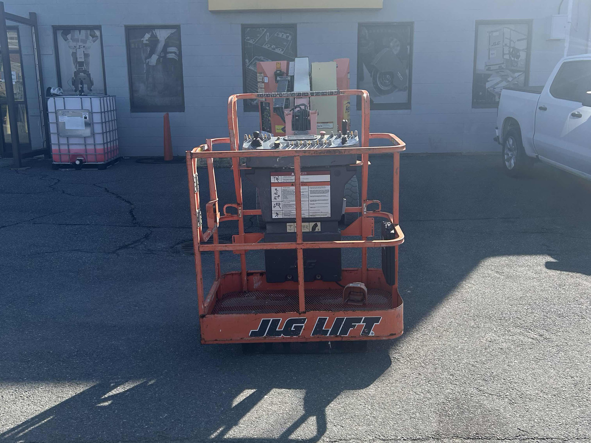 2016 JLG E300AJP-4