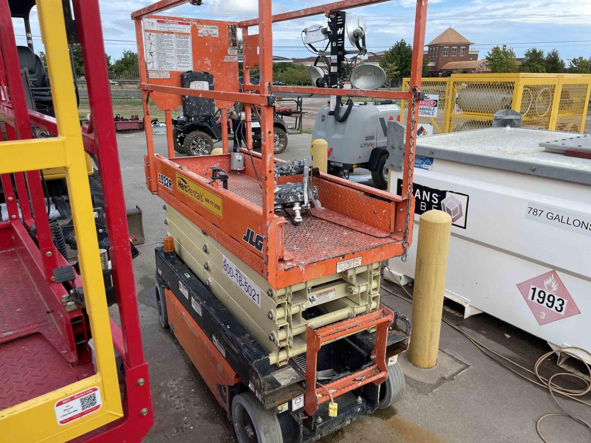 2017 JLG 1932R