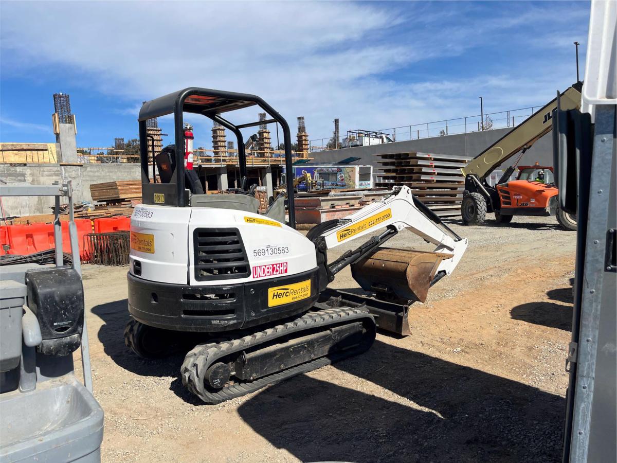 2016 Bobcat E32