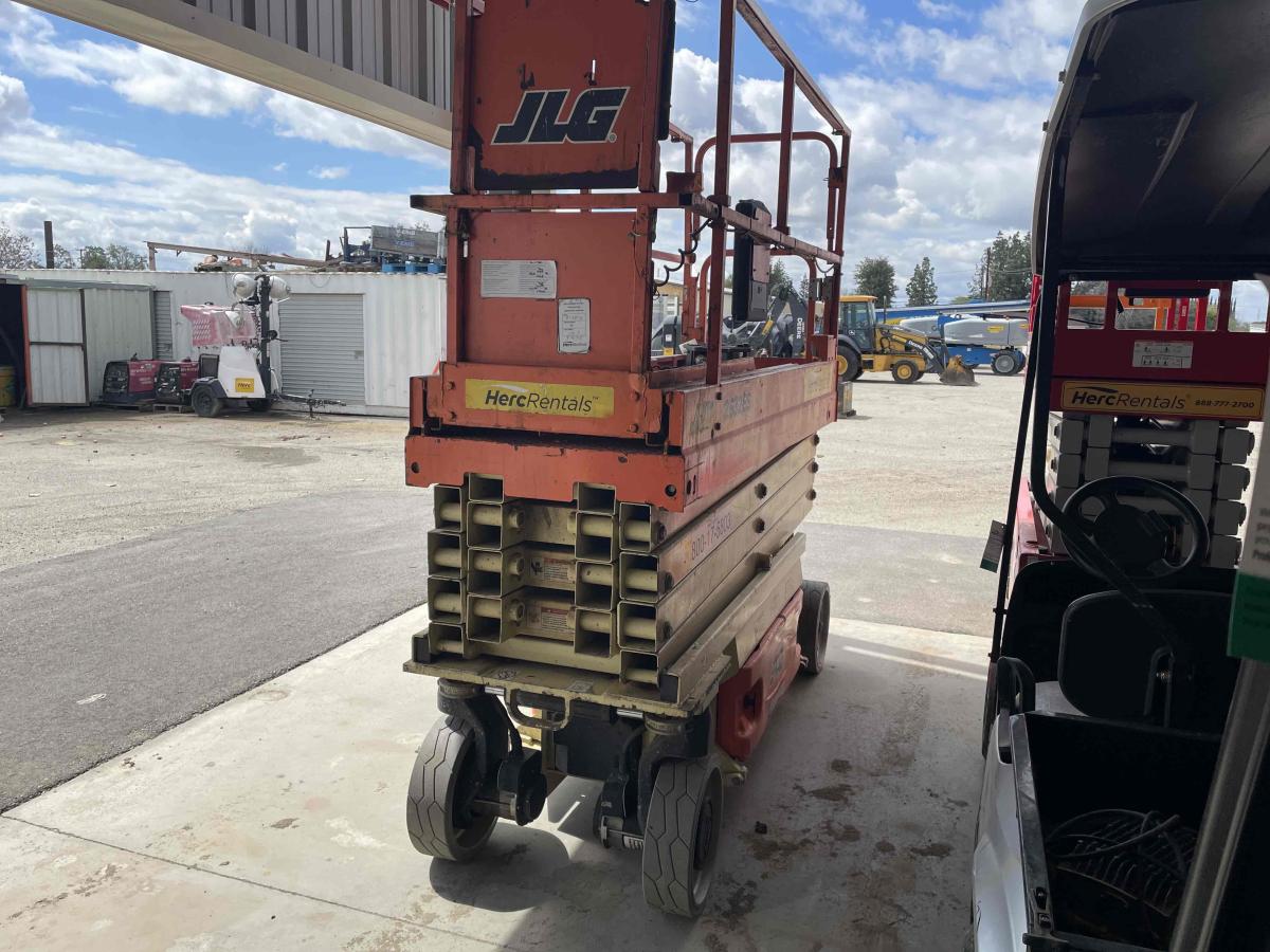 2017 JLG 2632ES