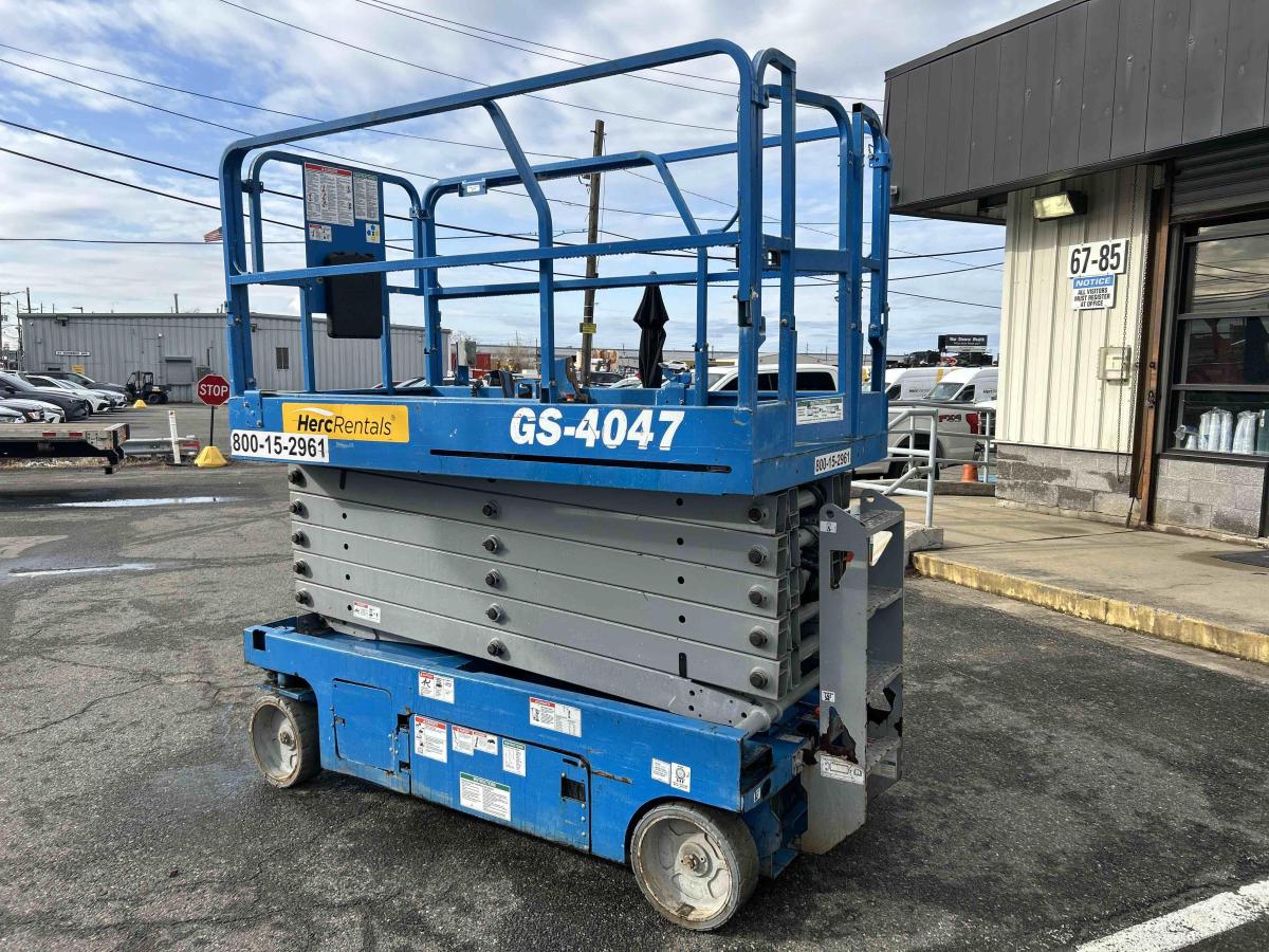 2017 Genie GS-4047