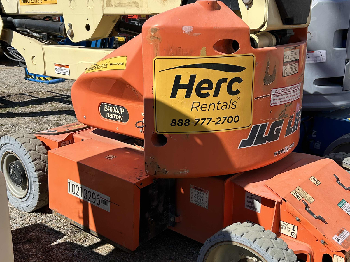 2017 JLG E400AJPN