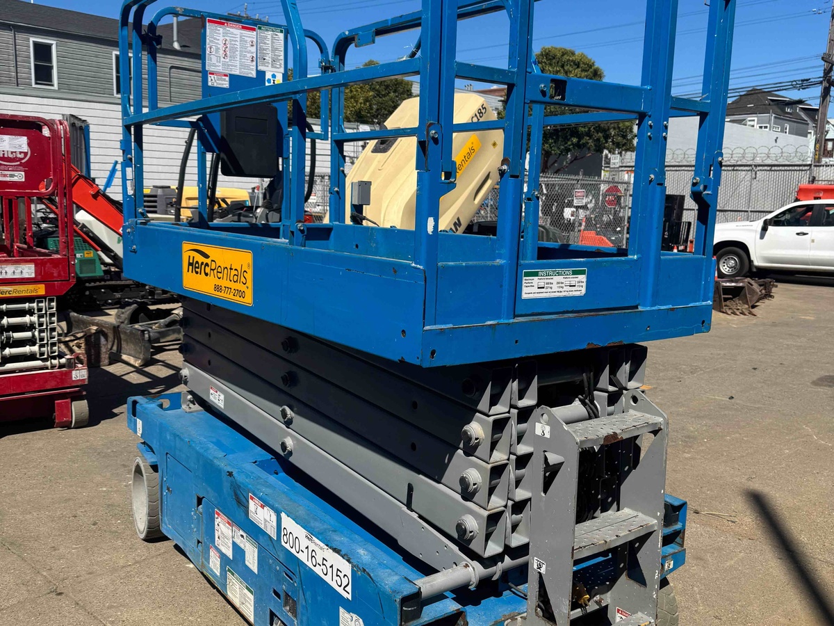 2017 Genie GS-3246-2