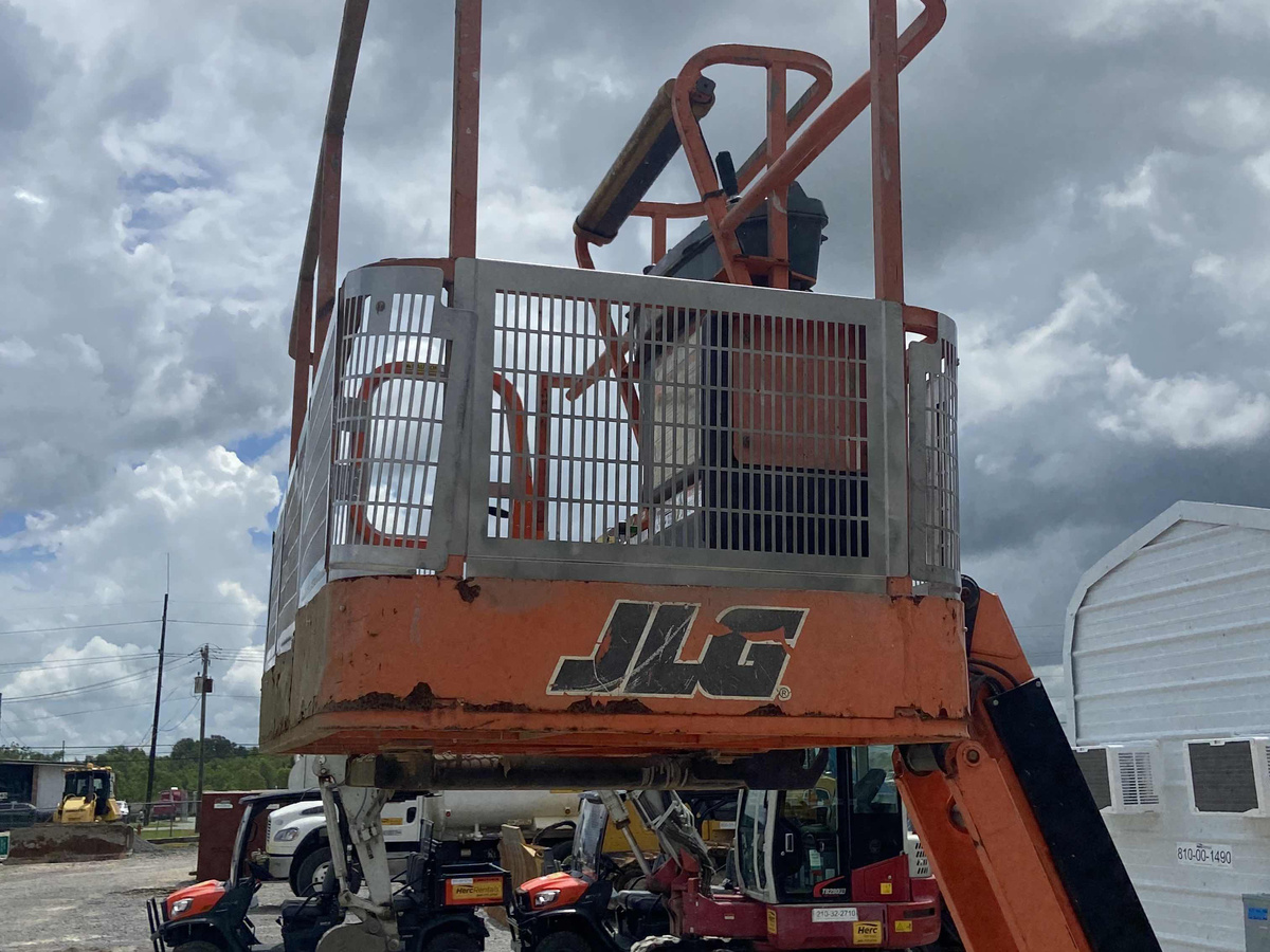 2017 JLG 460SJ-2