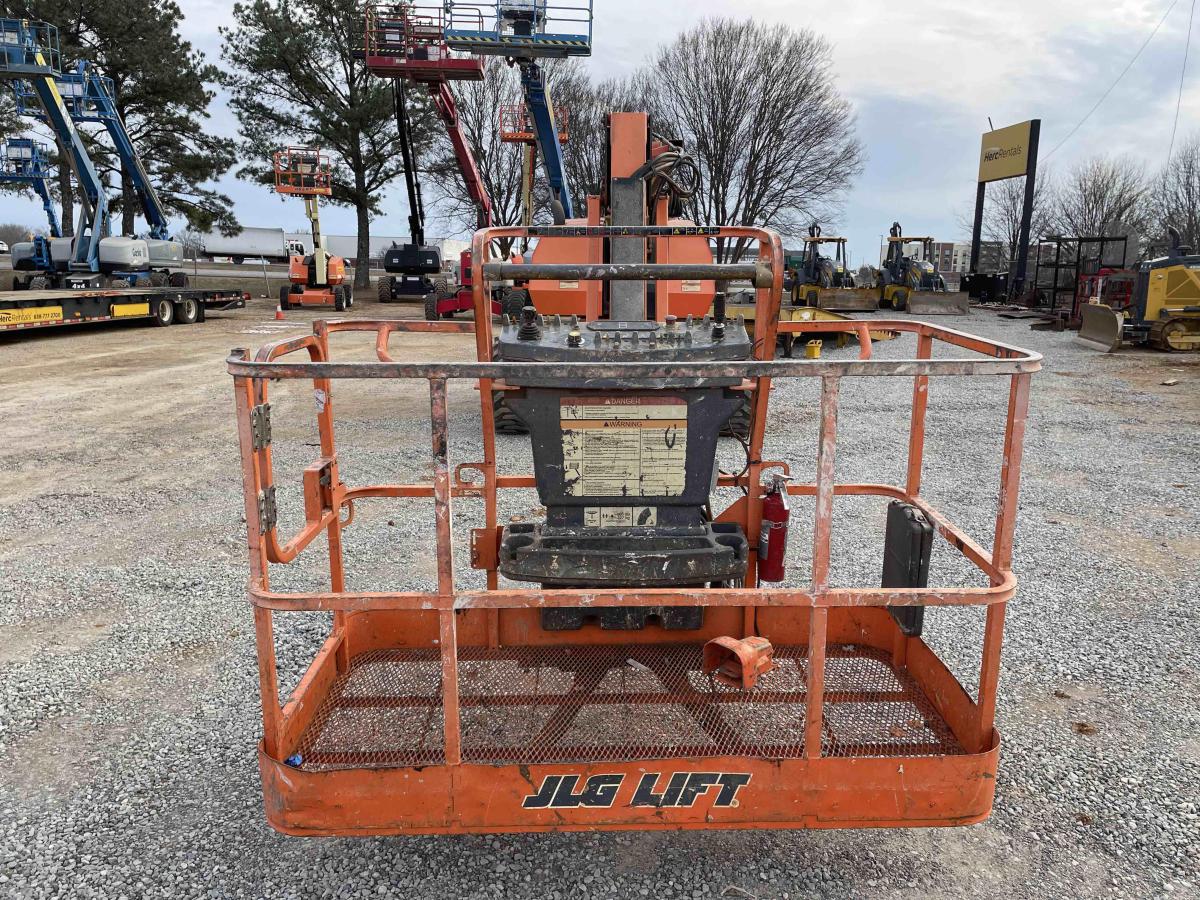 2017 JLG 660SJ