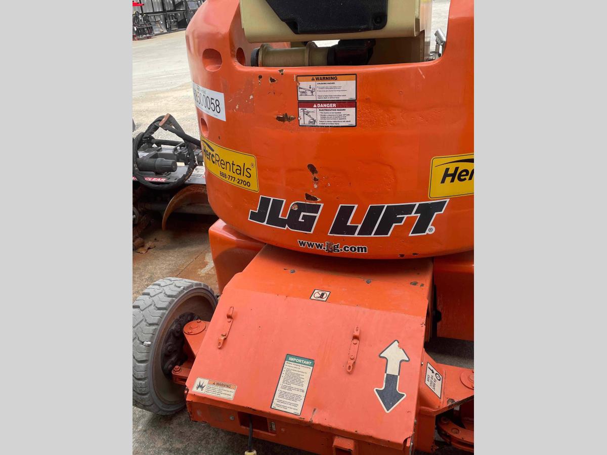 2009 JLG E400AJPN