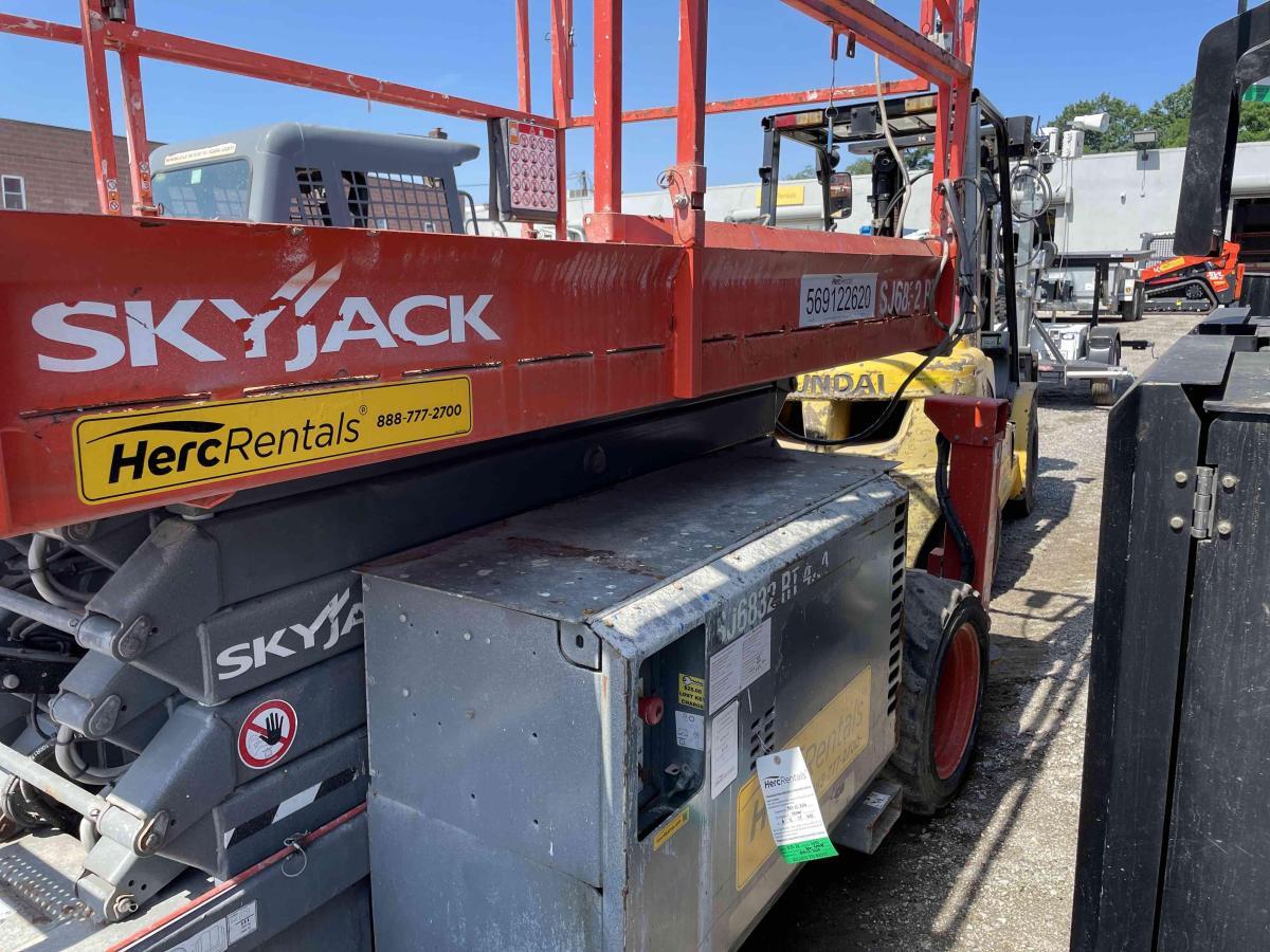2018 Skyjack SJ-6832RT-4