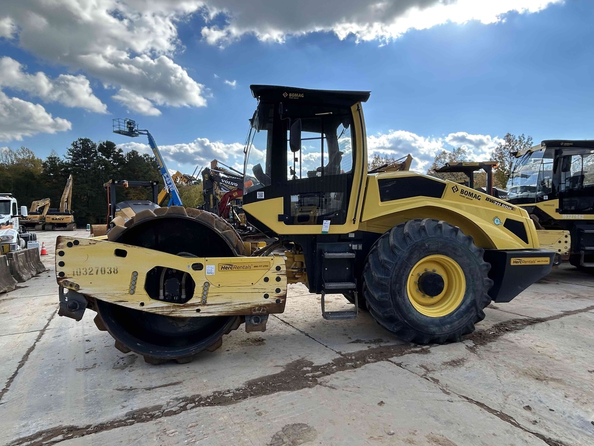 2021 BOMAG BW 211 PDH-5-6