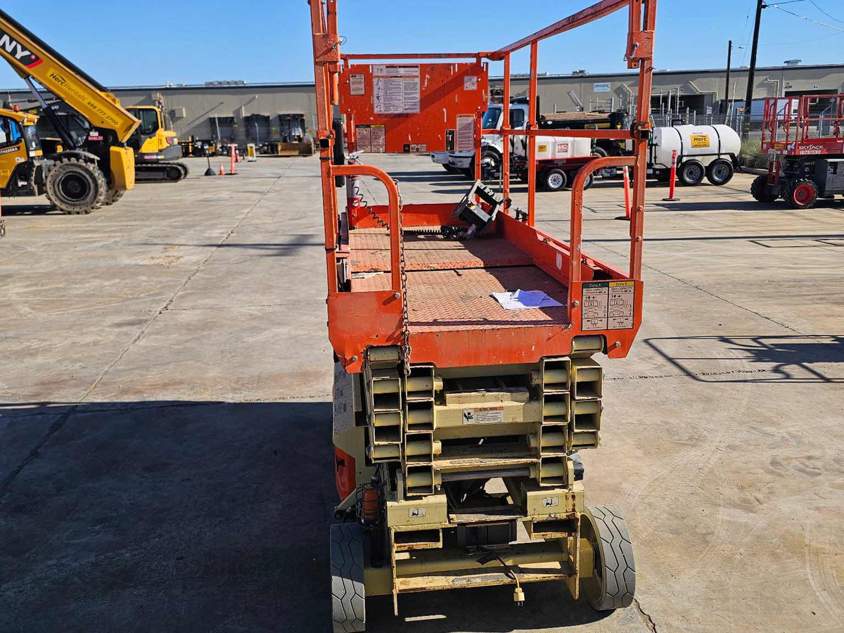 2018 JLG 3246ES-8