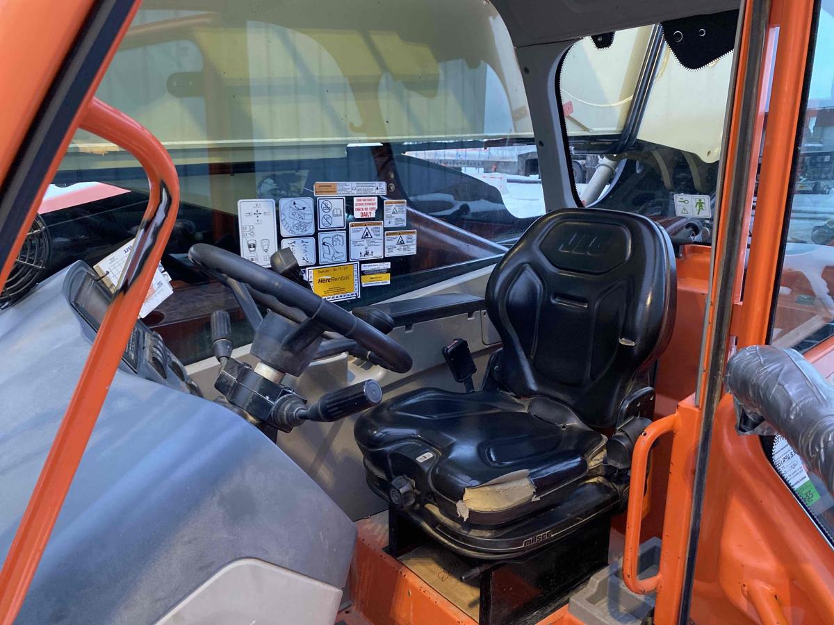 2016 JLG 1255