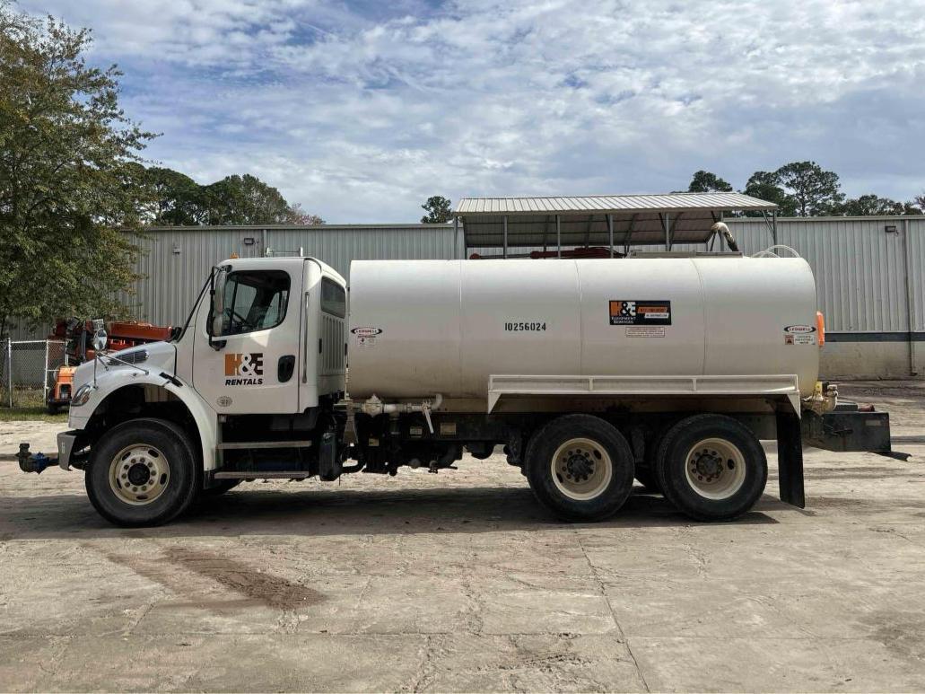 2019 Freightliner M2106-1