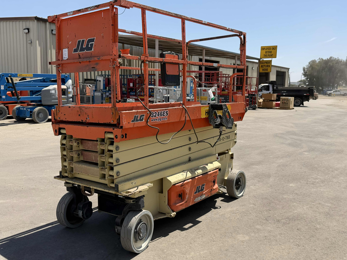 2016 JLG 3246ES-3