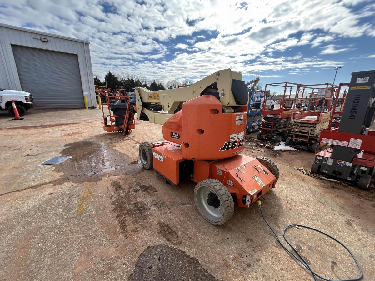 2017 JLG E400AJPN-5