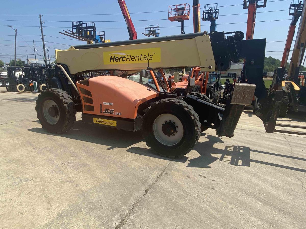 2018 JLG 1255