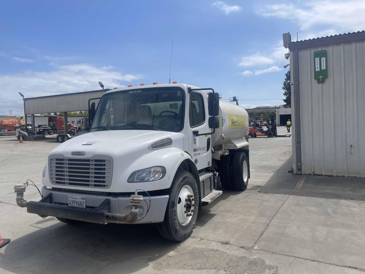 2018 Freightliner M2106